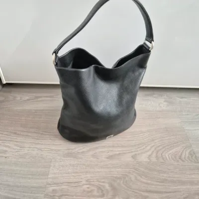 sac à main seau noir en cuir Le Tanneur